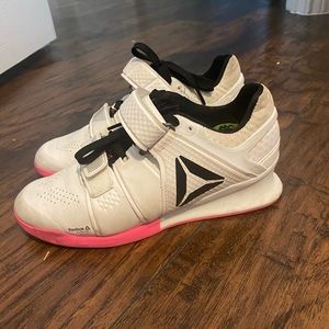 Womens Reebok weightlifting shoes size 6 (runs a little small in my opinion)